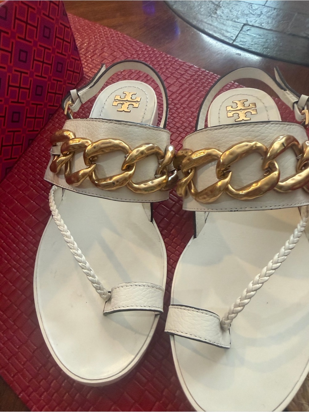 Tory Burch White Leather Sandals with Gold Chain Trim - Picture 4 of 5